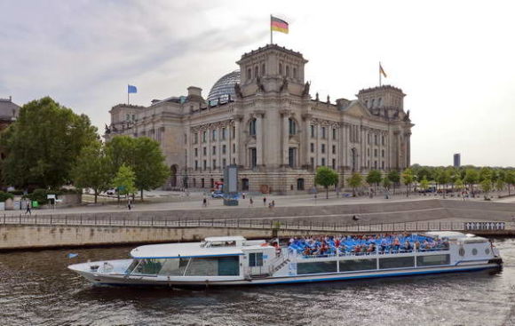 Berlin (zu Wasser & zu Land) mit Friedrichstadtpalast