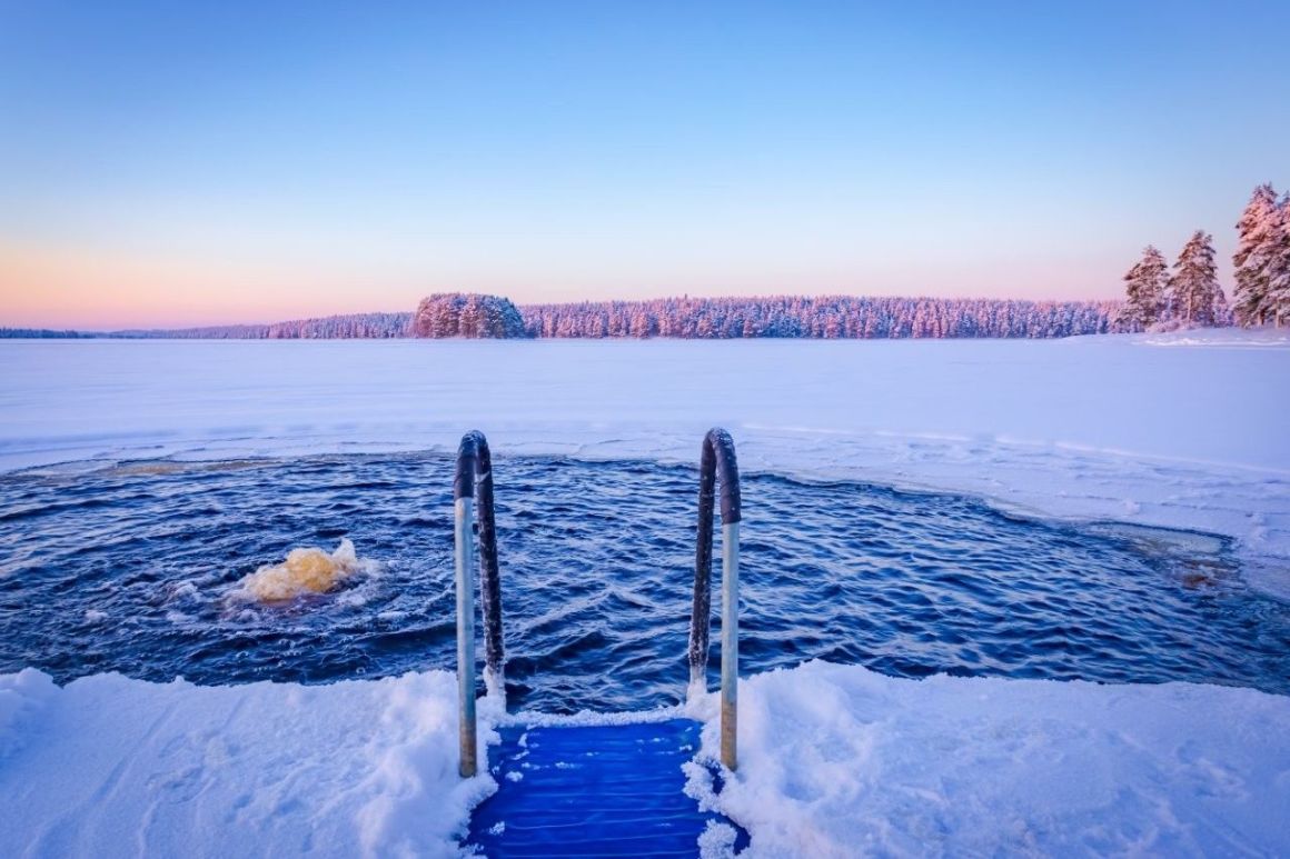 Saunabesuch und Eisbad-208087785-©ville