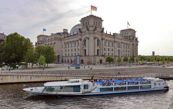 Berlin Reichstag Spreefahrt